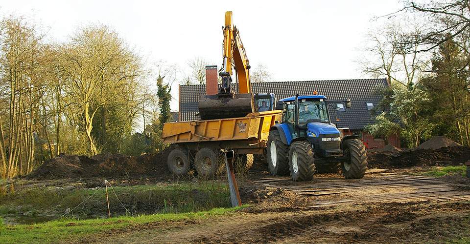Tuin egaliseren en grond afvoeren. grondafvoer3.jpg