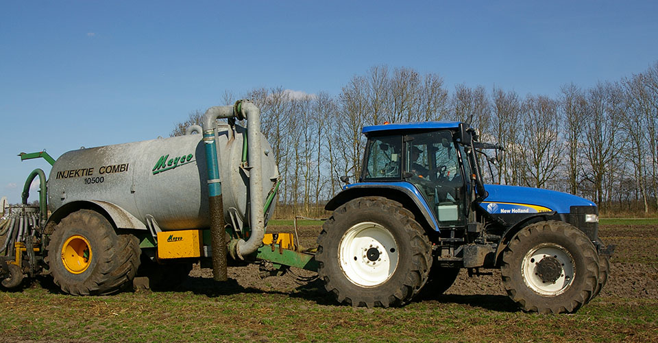 Landbouwbemesting met "Mayco injectie combi" op maisperceel Kolkensloane bemesting-meyco-combi(9006).jpg